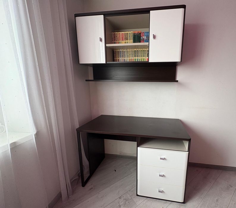 Письменный стол из мдф в отличном состоянии