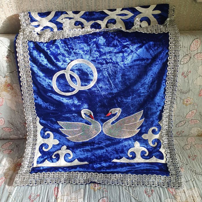 Продам коржын из синего бархата.