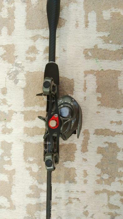 Продам кастинговый спининг для рыбалки