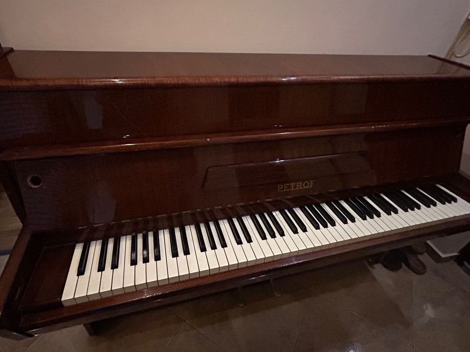 Продава се Пиано Petrof