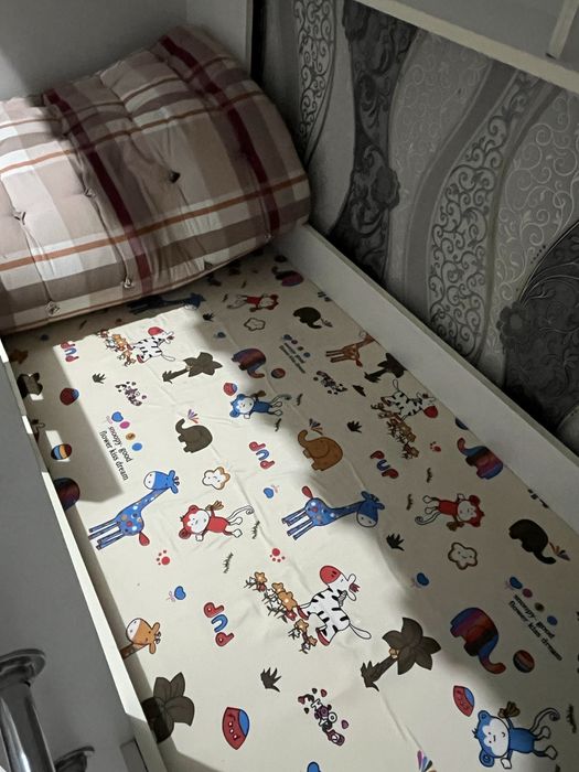 Продам б/у двухьярусная кровать