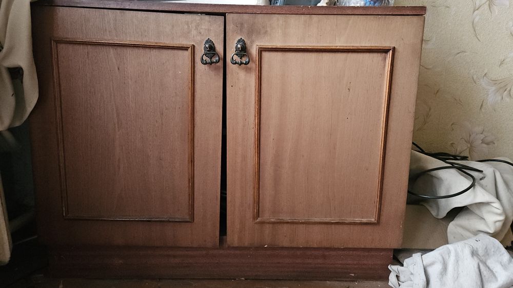 Продам тумбочку б/у