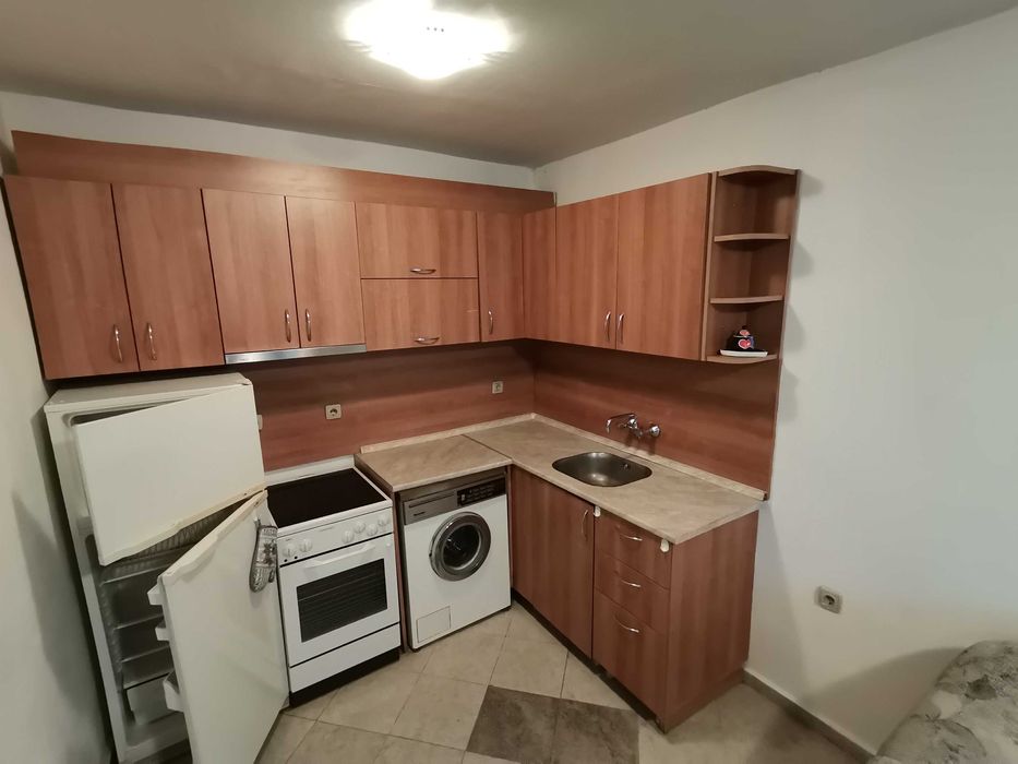 Дава се под наем Двустаен апартамент в Бургас, Възраждане - 68 кв.м за 357 € - Снимка #2