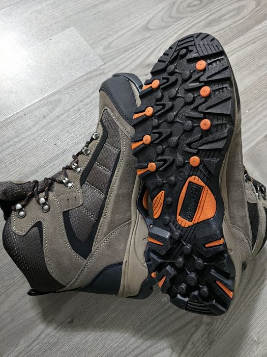 Трекинговые ботинки