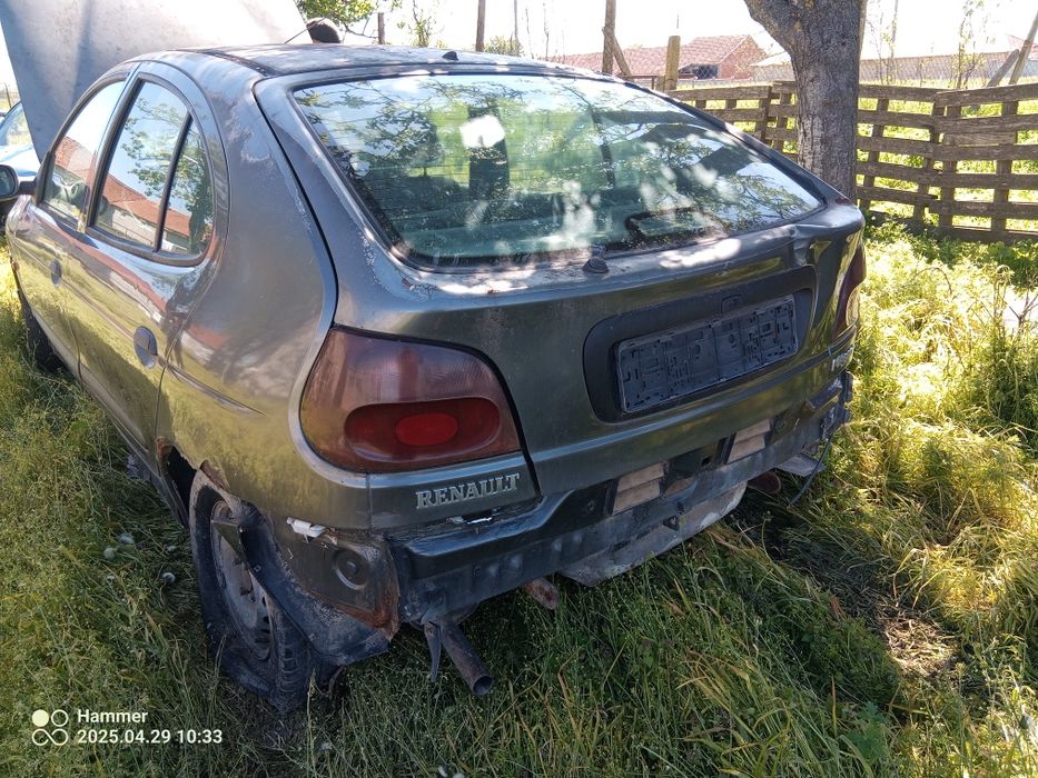 Продавам renault megane 1.9 чист дизел на части