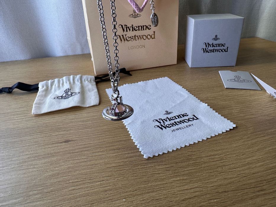 Colier Vivienne Westwood ”world’s end orb”, bilă roz + argintiu mic