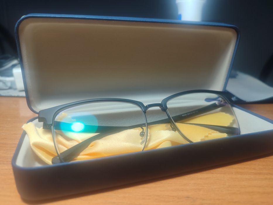 Очки солнцезащитные