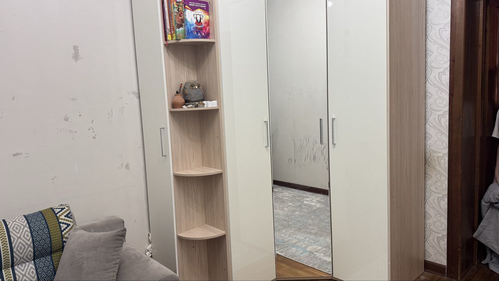 Угловой шкаф и письменный стол