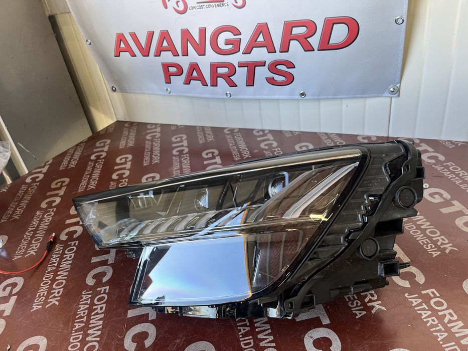 Фар Audi Q8 SQ8 ляв Matrix E tron