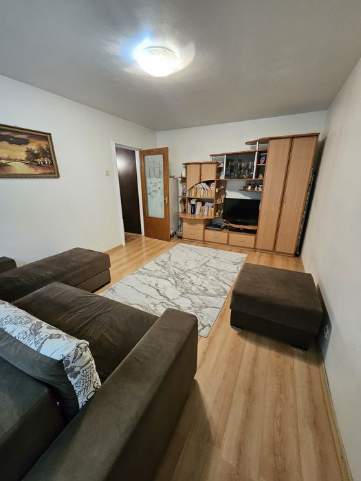 Apartament 2 camere, decomandat, loc parcare inclus, mobilat