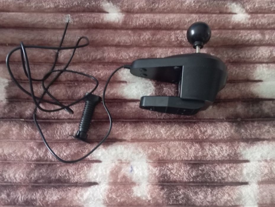 Volan subsonic cu pedale si schimbator