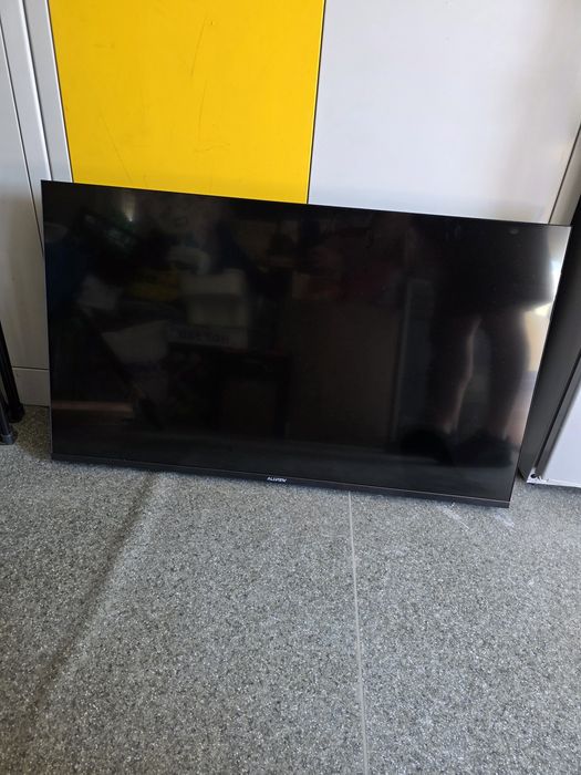 Vand smart TV Allview 43" (109 cm) 43iPlay6200-U/1, ca nou, 5 luni vechime