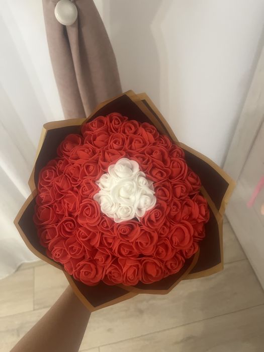 buchet 63 trandafiri
