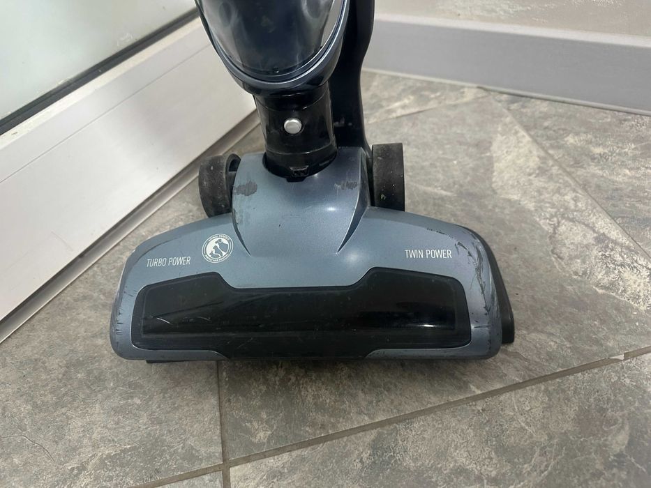 Вертикална прахосмукачка Grundig
