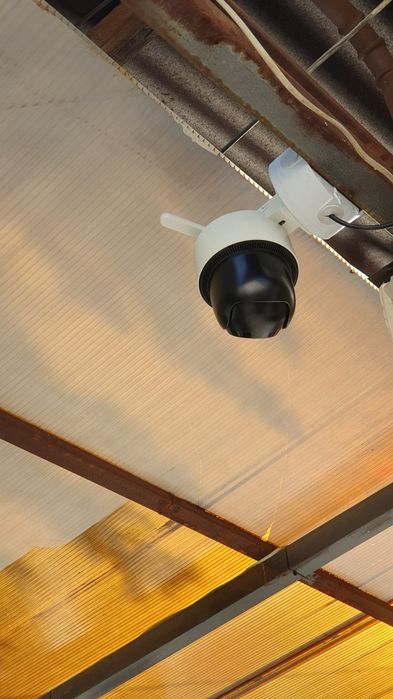 Камера видеонаблюдения| Следит за движением Hikvision