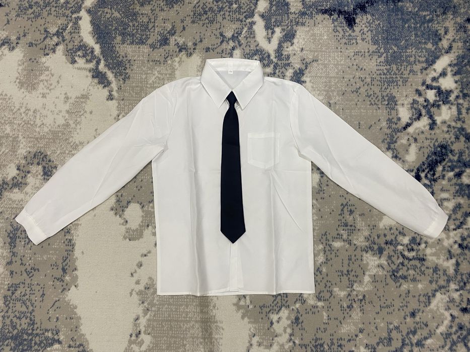 Kastyum shim oq koylak sotiladi yangi kiyilmagan