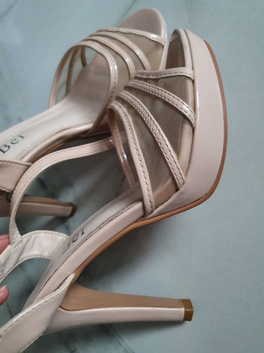 Sandale nr 37,toc de 10,,preț 60 lei