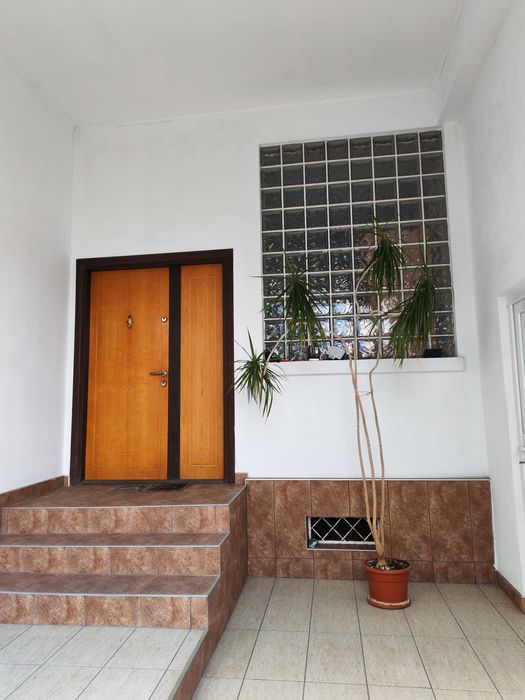 Casa de vanzare cu spatiu comercial P+1, 595000 euro
