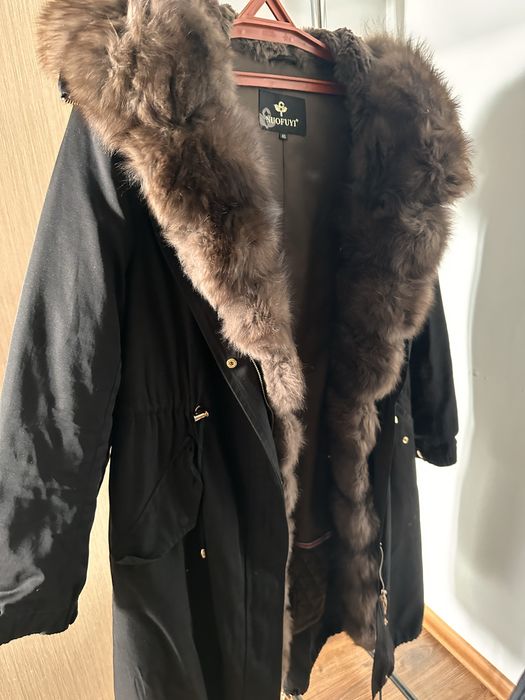 Парка зимняя черная