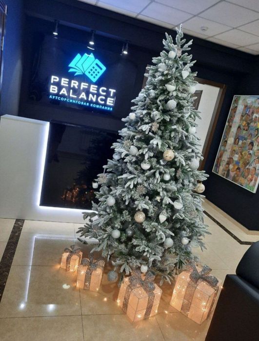 Ёлка лесная красавица снежная