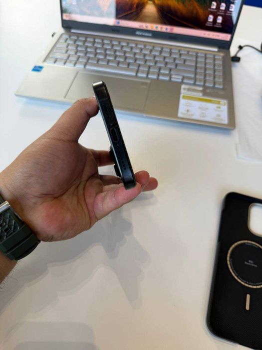 Iphone 16 pro max.