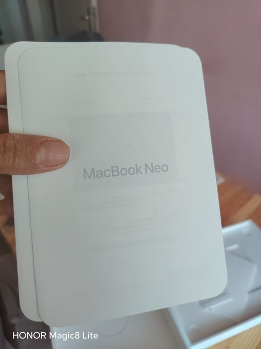 Чисто нов Apple MacBook Neo 13" (A18 Pro / 8GB / 256GB) – Пълен комплект, Гаранция!