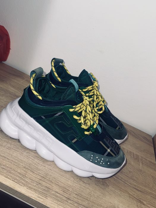 Versace chain reaction