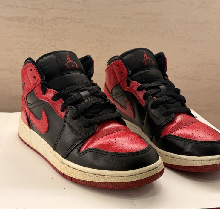 Nike Air Jordan 1 Mid - Черно с Червено