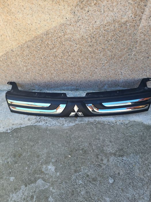 Grila originala radiator Mitsubishi Outlander 2012-2015