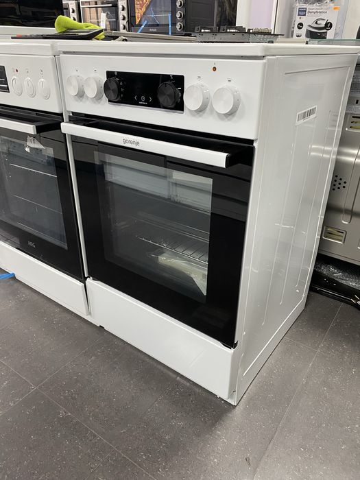 Свободностояща печка Gorenje 70 l GECS5C70WA
