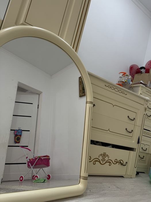 Продам две тумбы и зеркало