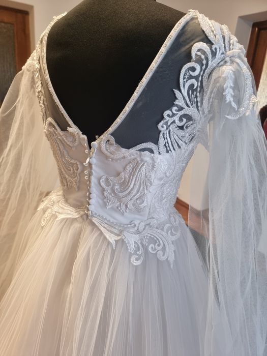 Vand rochie mireasa!