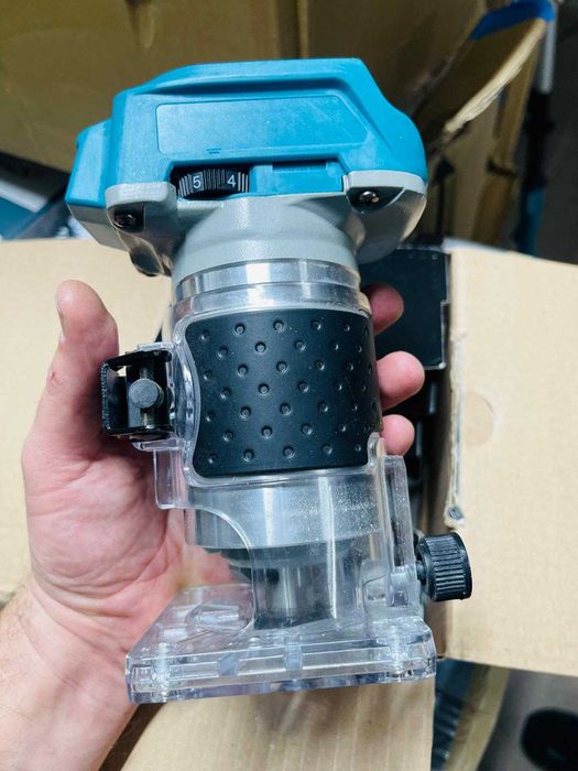 Masina de frezat Makita DRT50ZX4