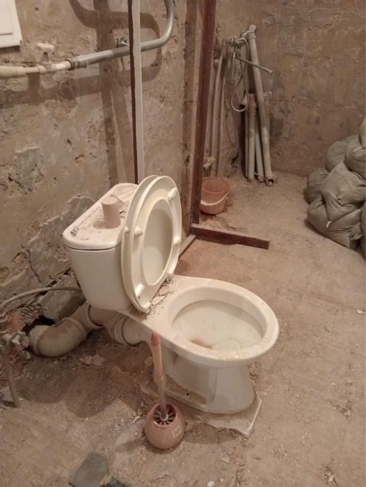 Продаю дверь , телевизор , унитаз , раковина