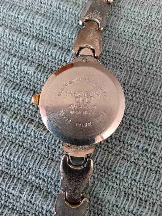 Позлатен дамски часовник Q&Q