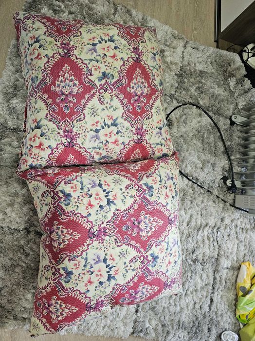 Продается Подушка пуховая 70*70