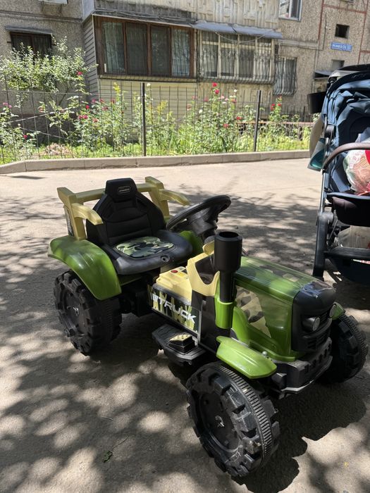 Детский трактор в хорошем состоянии