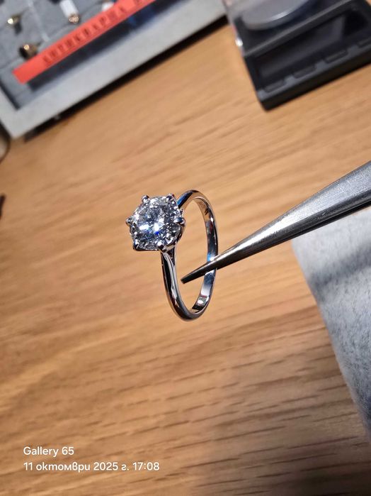 ДАМСКИ ЗЛАТЕН ПРЪСТЕН С ДИАМАНТ - Заложна къща Бургас Галерия 65