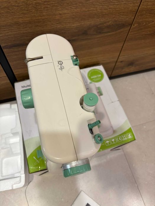 Мини преносима шевна машина