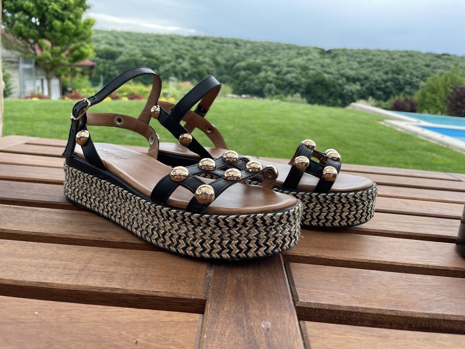 Обувки марка INUOVO