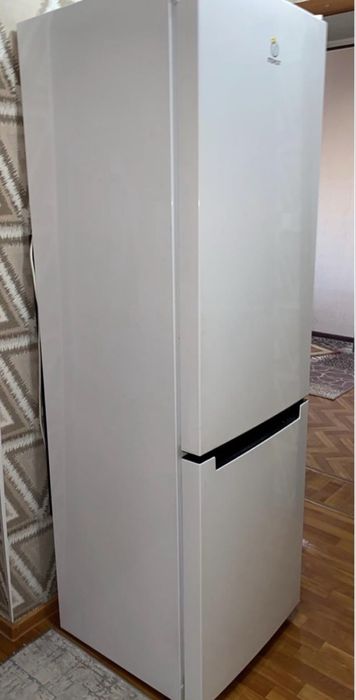 Холодильник бу  срочно продам