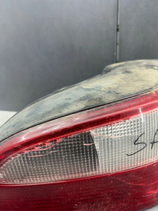 Lampa / Tripla stop dreapta pe aripa DEFECT Citroen Saxo
