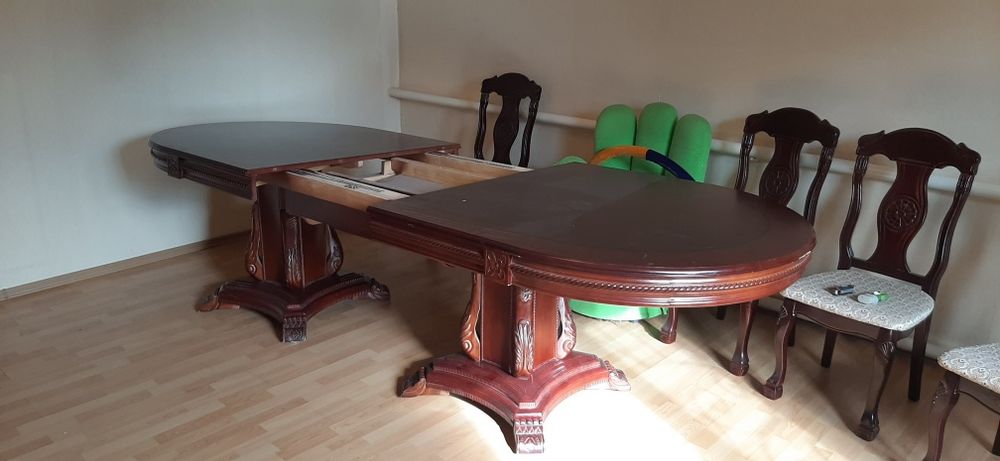 Стол для гостиной