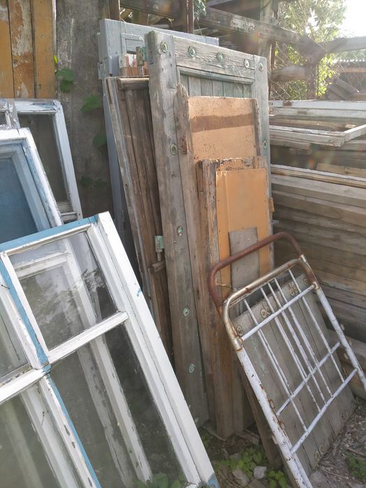 Деревянные двери б/у различных размеров