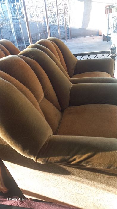 Divan kreslo yangidek baquvvat xali yangidek