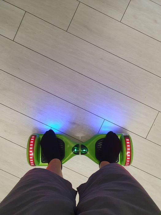 Hoverboard Action green 6.5 inch + Geanta neagră pentru transport.