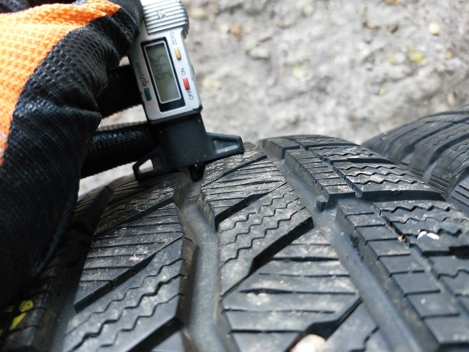 4 бр.зимни гуми Hankook 215 65 16С dot3419 Цената е за брой!