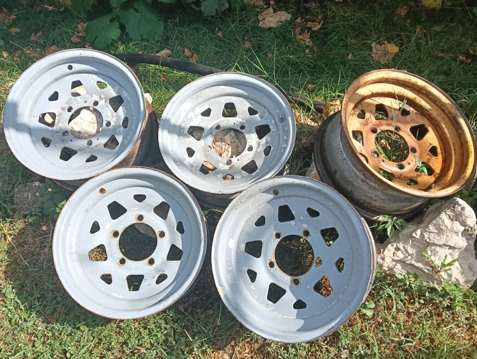 Jenti auto ARO 4x4 pe 15