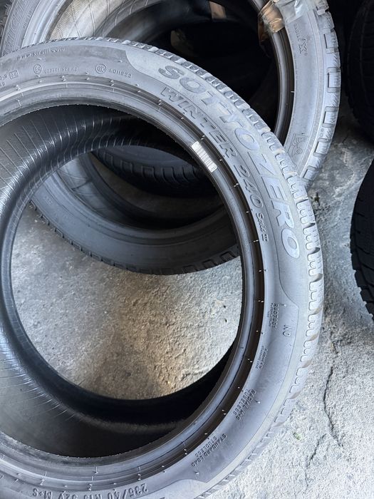 4 anvelope iarna ca NOI 235/40/19 , Pirelli , 8 mm !