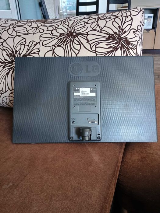 Монитор LG 21,5"